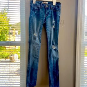 Blue skinny jeans, Hollister, never worn, in great condition